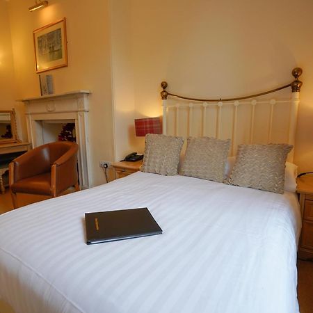 Waveney House Hotel Бекълс Екстериор снимка