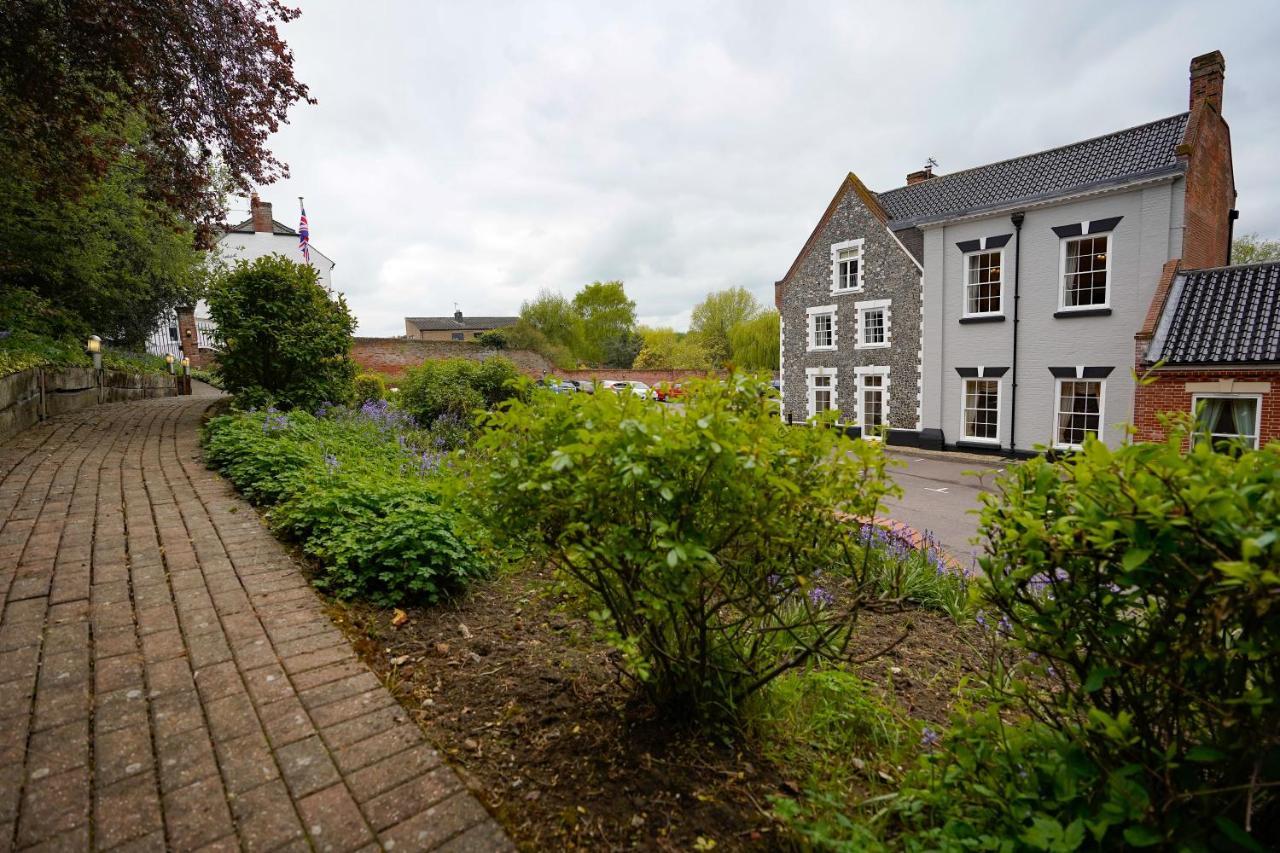 Waveney House Hotel Бекълс Екстериор снимка