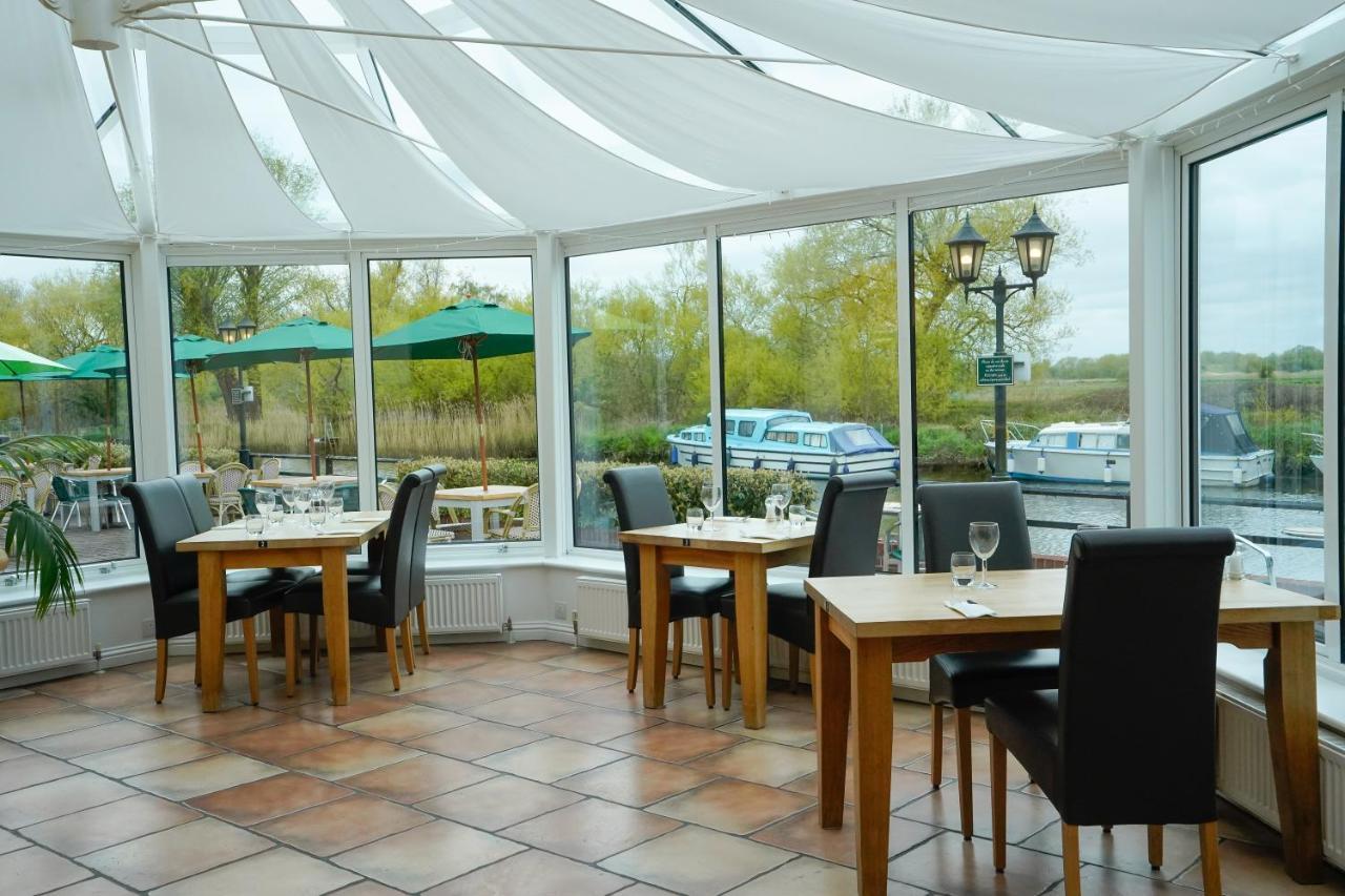 Waveney House Hotel Бекълс Екстериор снимка