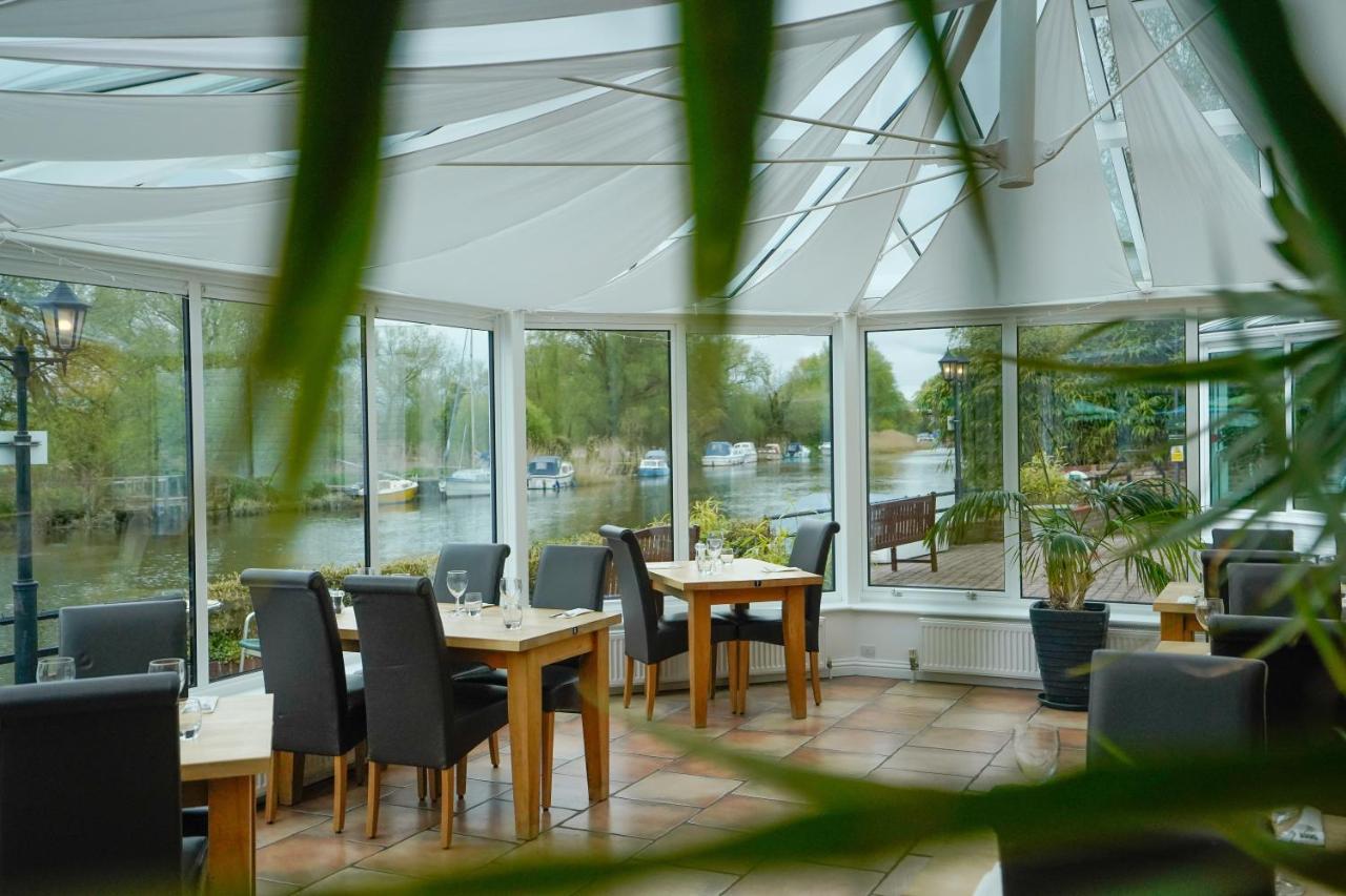 Waveney House Hotel Бекълс Екстериор снимка