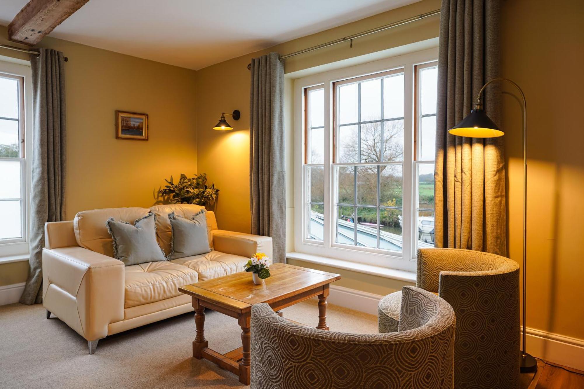 Waveney House Hotel Бекълс Екстериор снимка