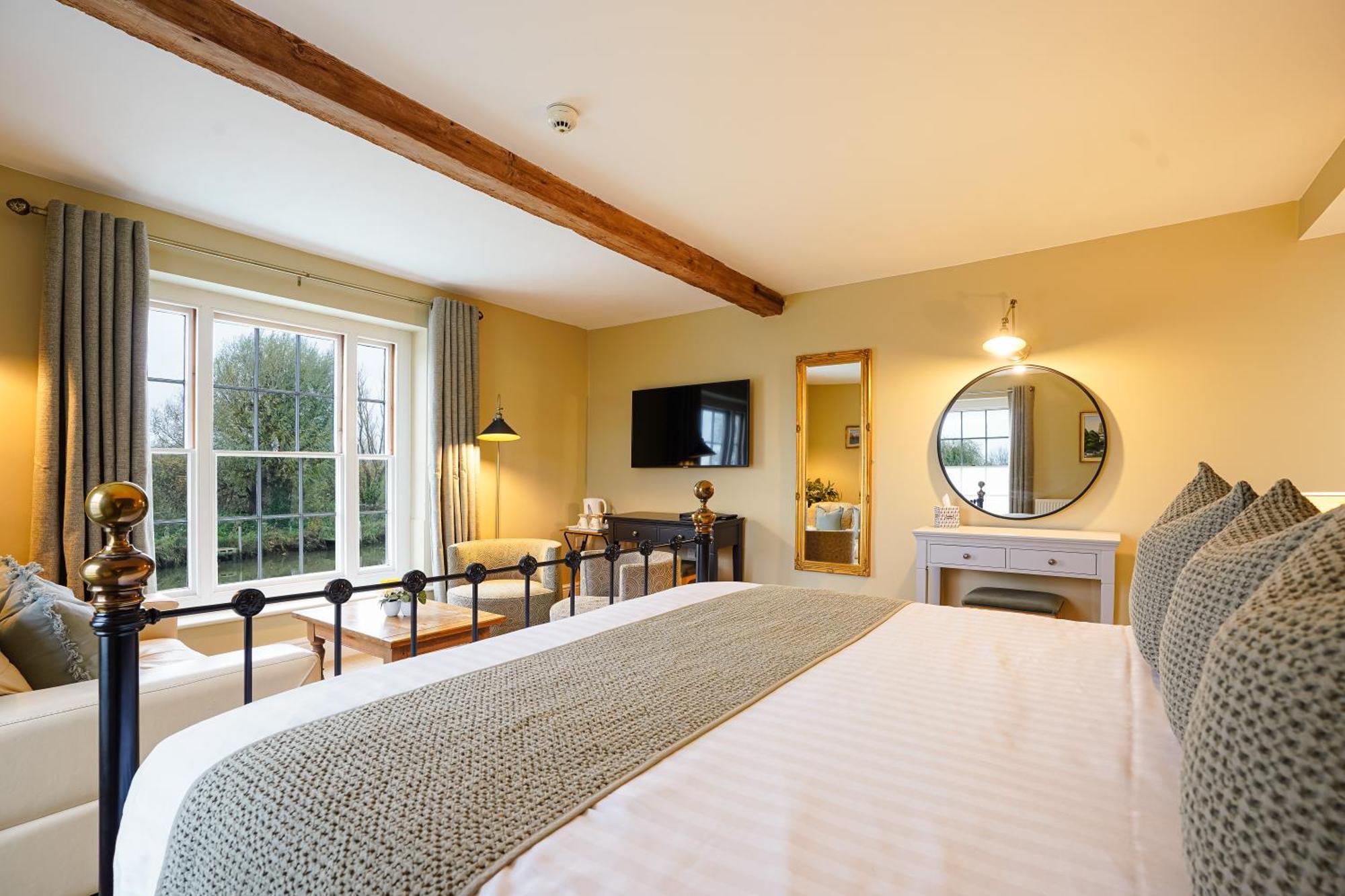 Waveney House Hotel Бекълс Екстериор снимка