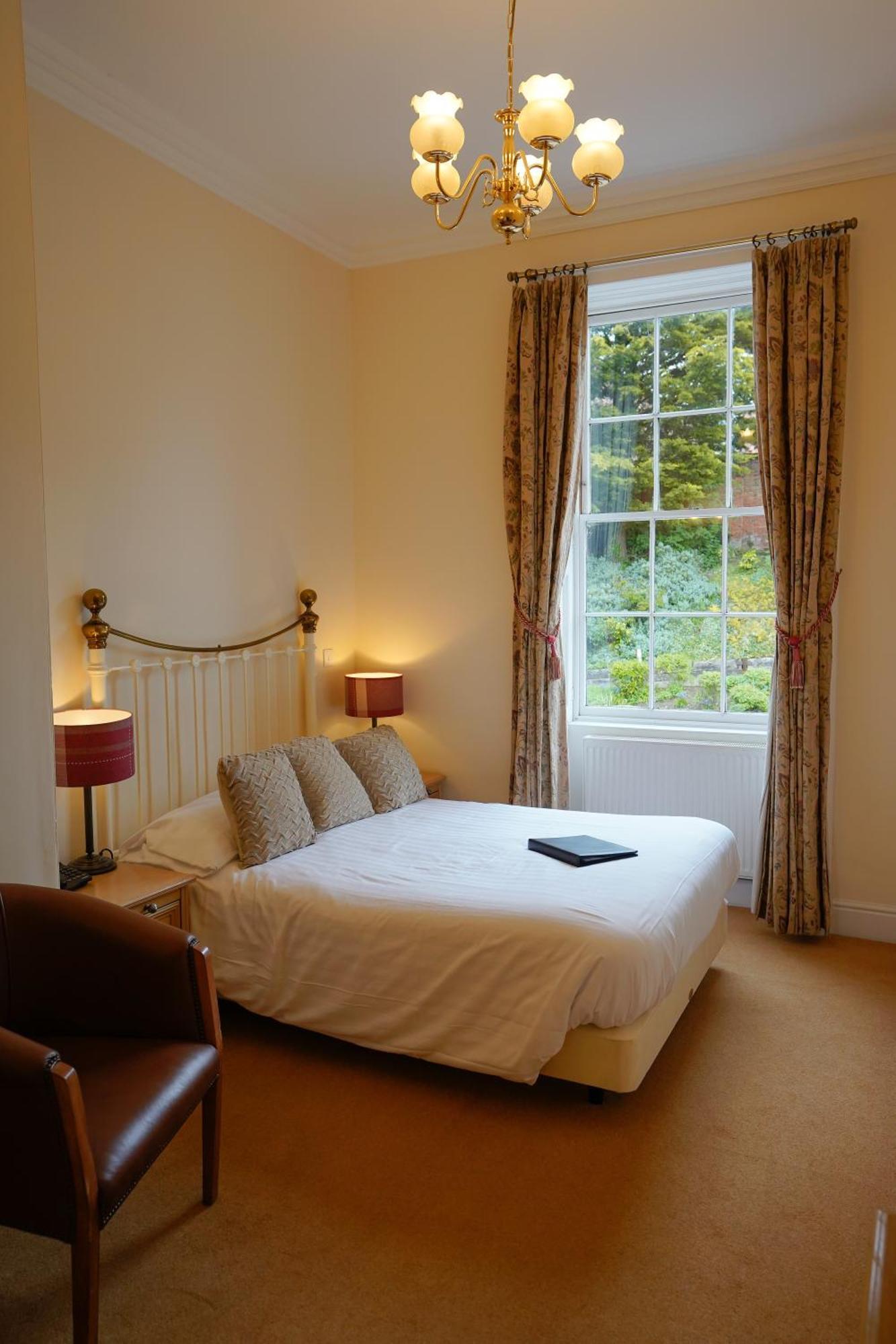 Waveney House Hotel Бекълс Екстериор снимка