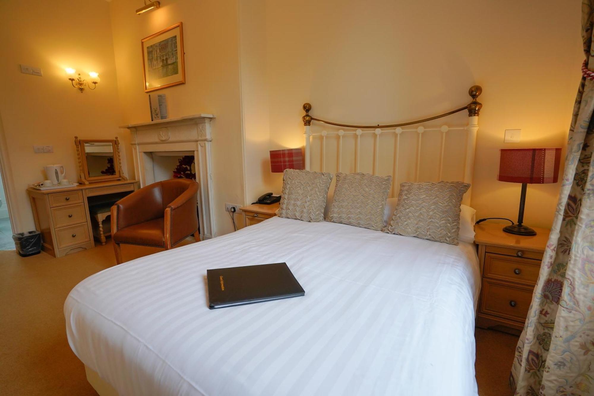 Waveney House Hotel Бекълс Екстериор снимка