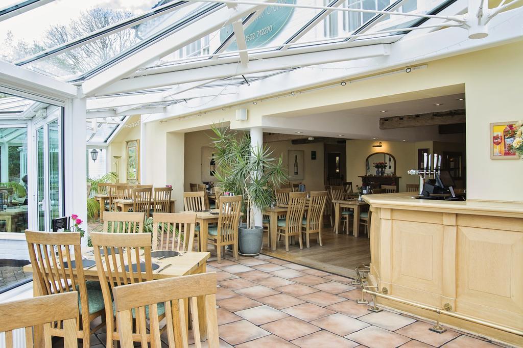 Waveney House Hotel Бекълс Екстериор снимка