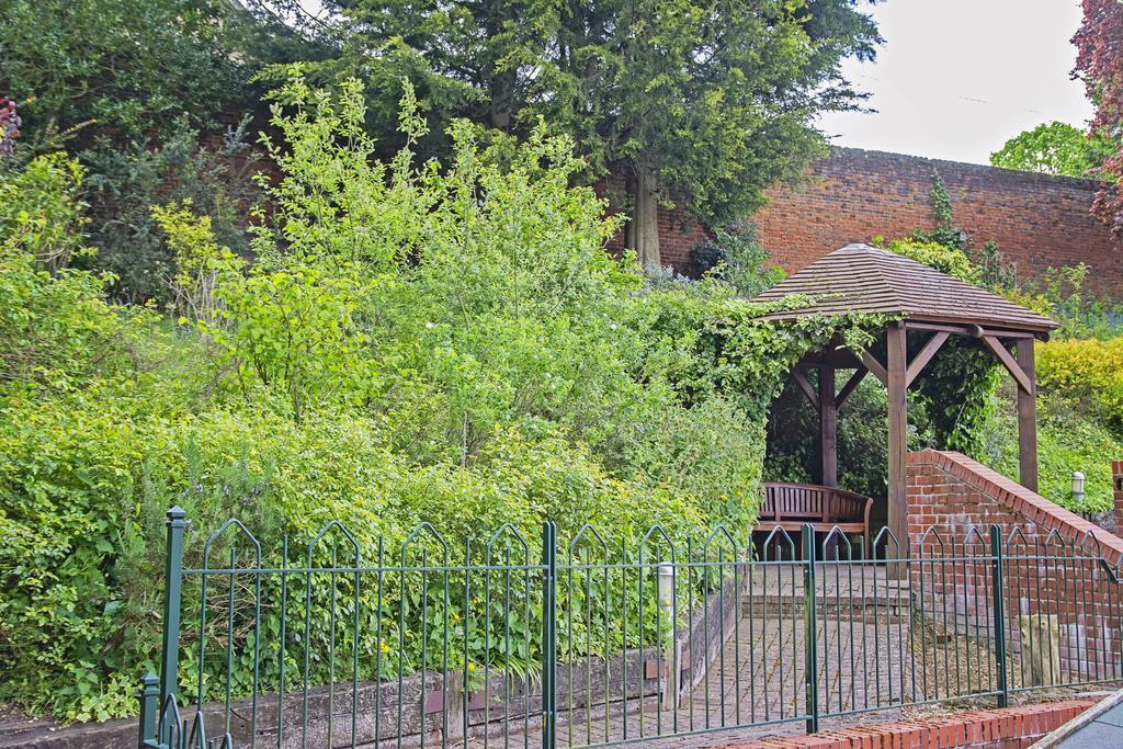 Waveney House Hotel Бекълс Екстериор снимка