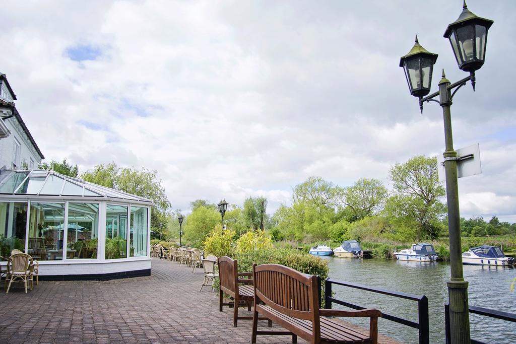 Waveney House Hotel Бекълс Екстериор снимка
