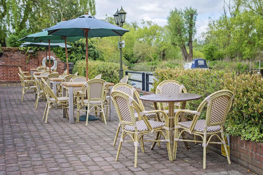Waveney House Hotel Бекълс Екстериор снимка