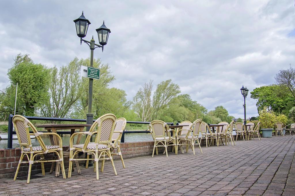 Waveney House Hotel Бекълс Екстериор снимка
