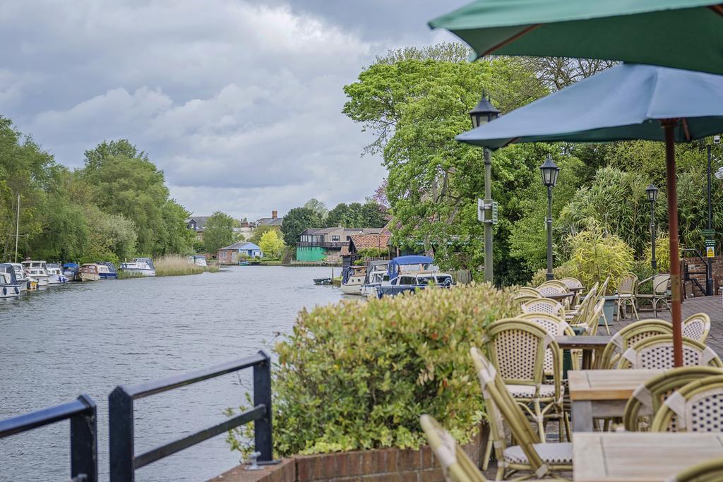 Waveney House Hotel Бекълс Екстериор снимка