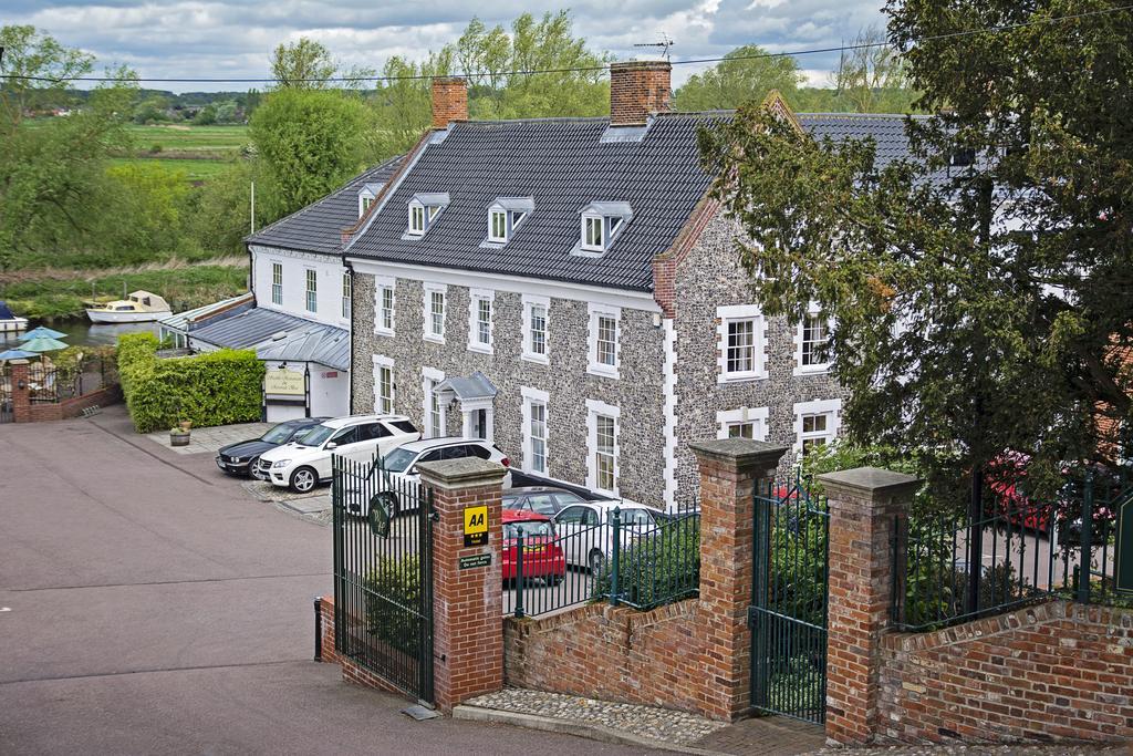 Waveney House Hotel Бекълс Екстериор снимка