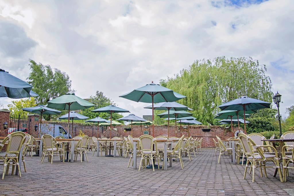 Waveney House Hotel Бекълс Екстериор снимка