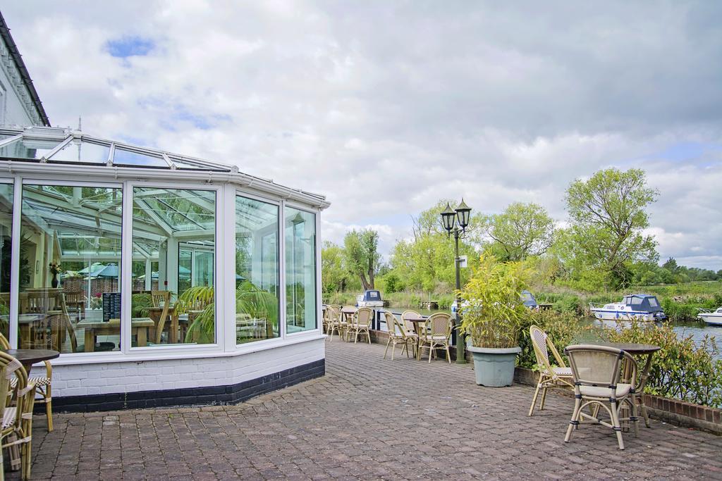 Waveney House Hotel Бекълс Екстериор снимка